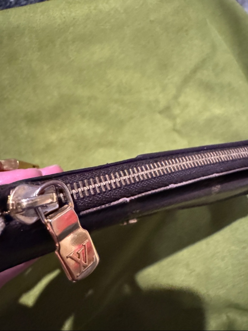 Louis Vuitton Recto Verso - Monogram Full Inclusion - Picture 6 of 8